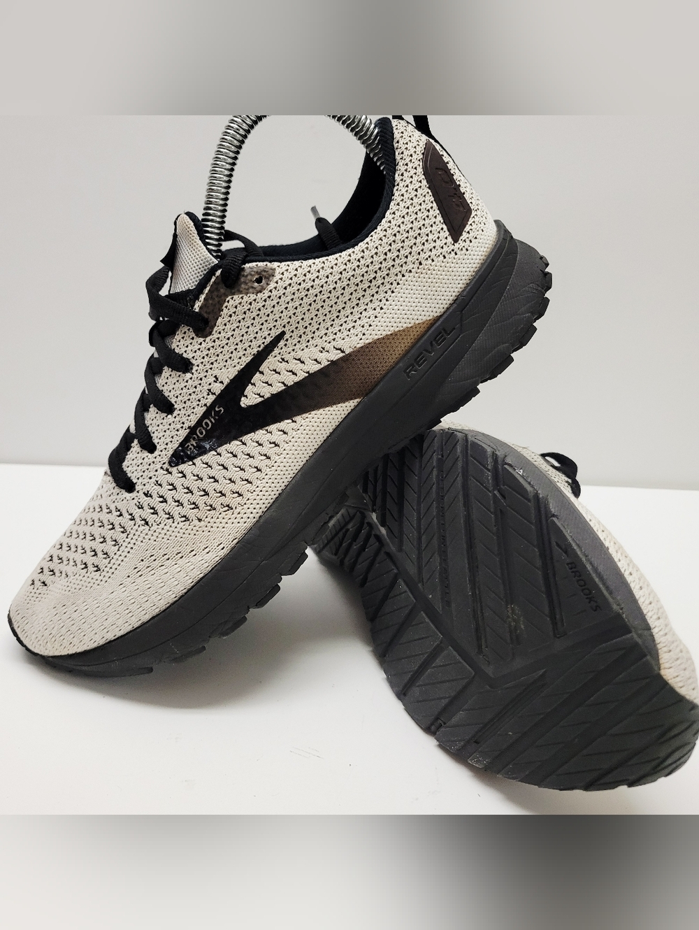 Brooks Womens Revel 4 1203371B121 White Running Shoes Sneakers Size 7.5